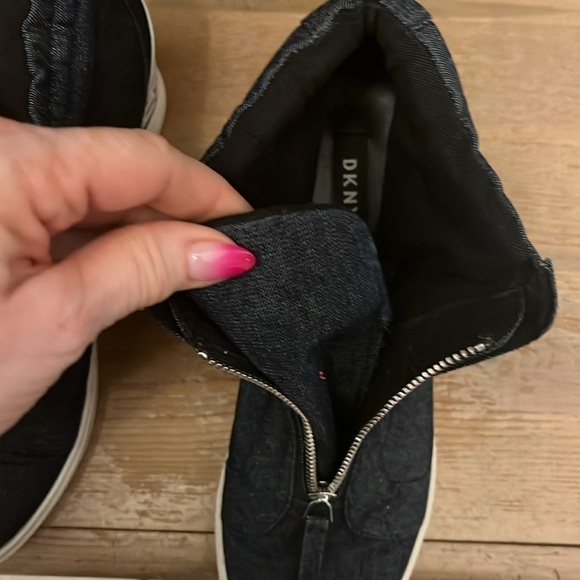 DKNY Connie Wedge Sneakers Denim Street Chic High-top Size 10 Exposed Zipper - Picture 9 of 9